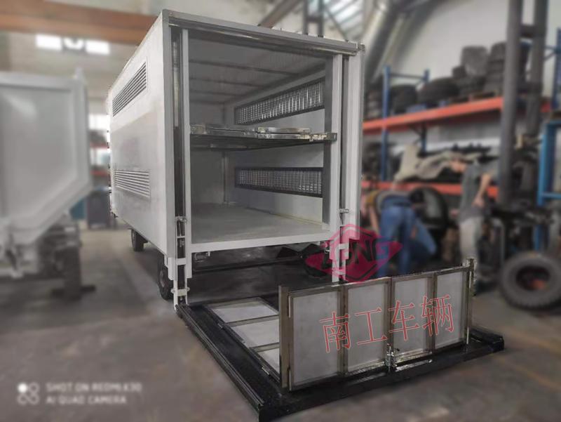 5吨厢式星空买球(中国)带垂直升降尾板工具拖车