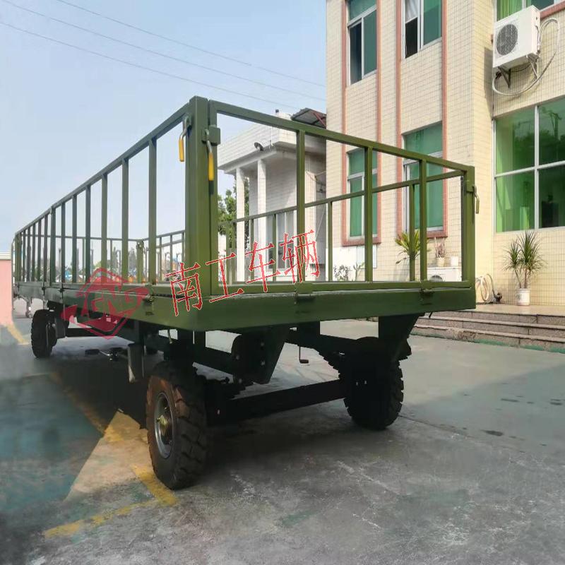 5吨护栏星空买球(中国) 全挂底盘拖车 军绿色