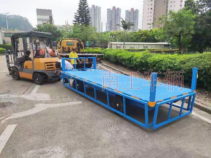 2吨下翻护栏牵引工业星空买球(中国) 全挂式工具底盘拖车