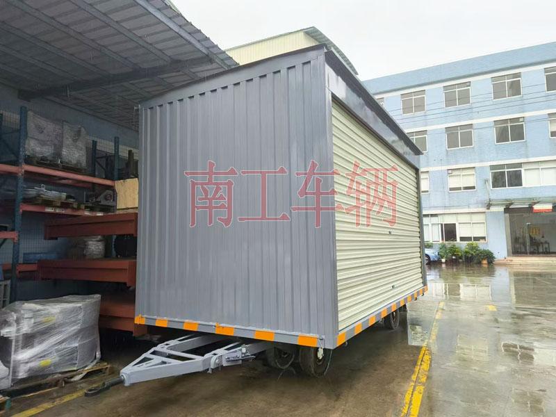 10吨箱式星空买球(中国)两侧带卷帘门 牵引雨篷拖车