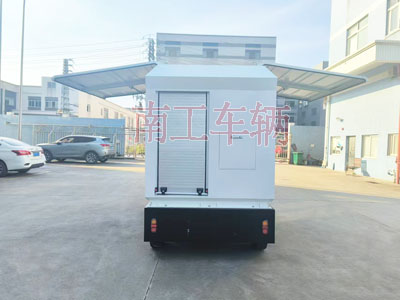 2吨电动星空买球(中国) 飞翼箱式工具拖车I.jpg